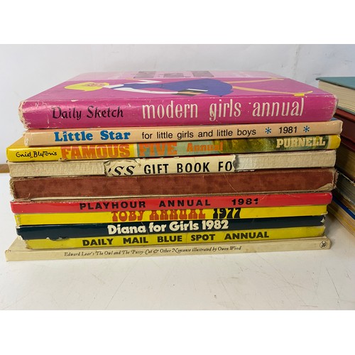 610 - Selection of vintage childrens books and annuals.