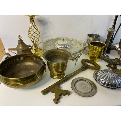 618 - Selection of assorted brassware and metalware