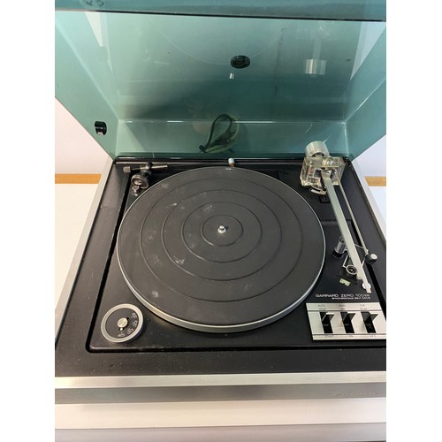 633 - Garrard Zero 100SB turntable, powers on but only plays intermittantly so sold as spares or repairs.