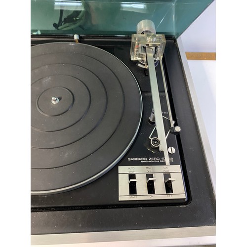 633 - Garrard Zero 100SB turntable, powers on but only plays intermittantly so sold as spares or repairs.