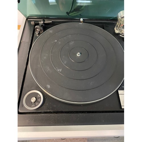 633 - Garrard Zero 100SB turntable, powers on but only plays intermittantly so sold as spares or repairs.