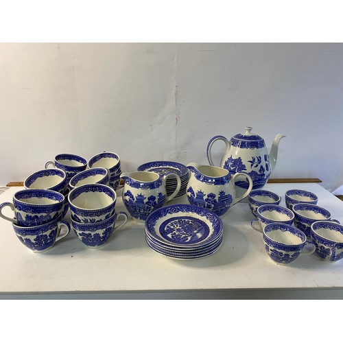 988 - Collection of Alfred Meakin 'old willow' cups, saucers, teapot, jugs and side plates