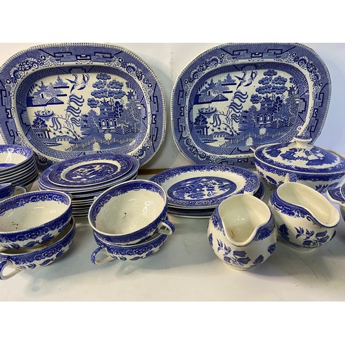 989 - Collection of Alfred Meakin 'old willow' plates and bowls including 2 x large platters, serving plat... 