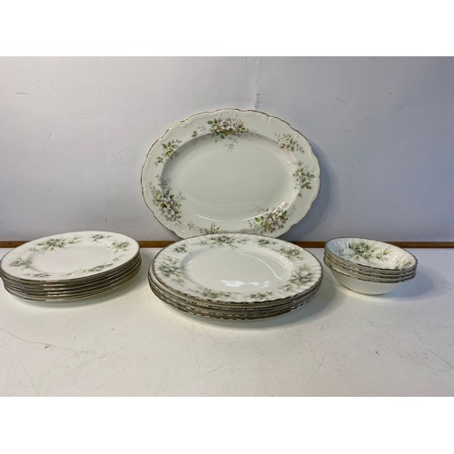 992 - Royal Doulton Paragon, First Love dinner ware to include serving plate, 4 dinner plates, 6 side plat... 