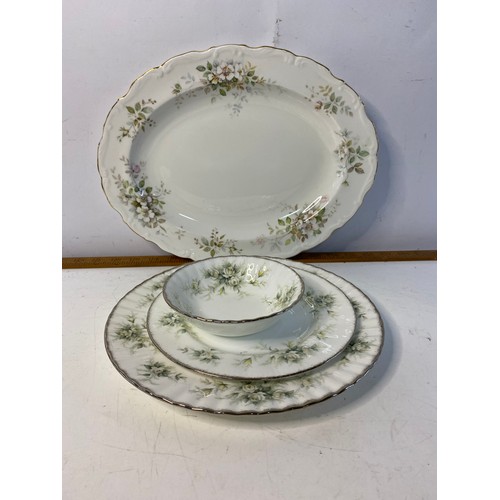 992 - Royal Doulton Paragon, First Love dinner ware to include serving plate, 4 dinner plates, 6 side plat... 