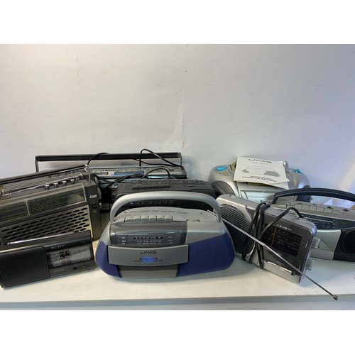 993 - Selection of portable radios from Crown, Sharp, Saisho and Roberts RC 9907