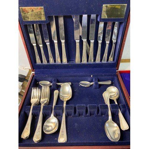 675 - Assortment of cutlery and a cased EPNS fruit serving set.