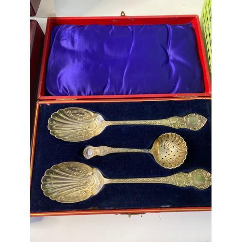 675 - Assortment of cutlery and a cased EPNS fruit serving set.