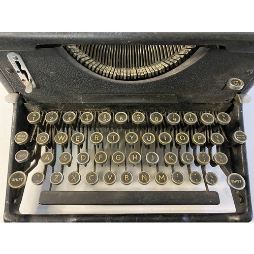 657 - 1930s Imperial model 50 typewriter.