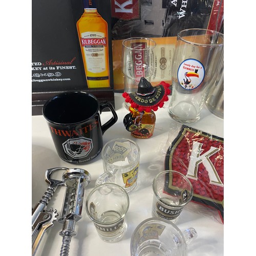 700 - Assortment of bar collectables and accessories