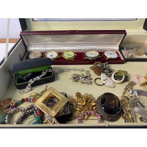 711 - Assortment of costume jewellery both vintage and modern in display boxes.