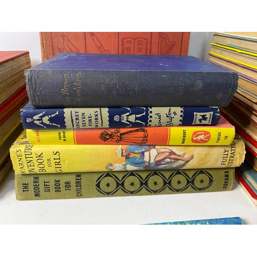 731 - Selection of vintage childrens books.