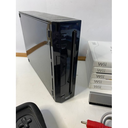 743 - Black Nintendo Wii with games and accessories in working order.