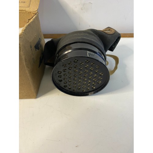 592 - WW2 gas mask in original box