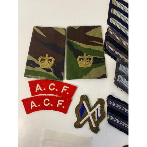 517 - Collection of military cap badges and patches.