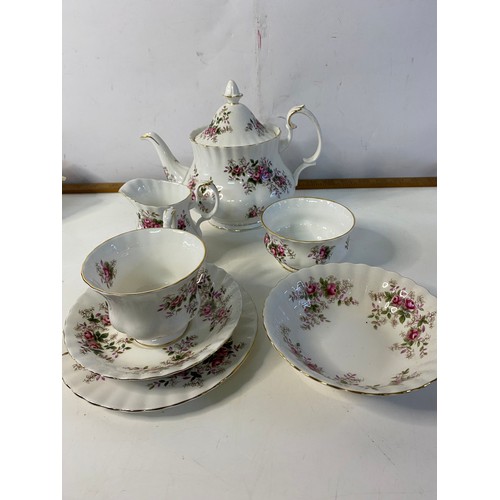 521 - Royal Albert Lavender Rose tea set comprising of teapot, milk and sugar bowl, 6 bowls, 6 cups and sa... 