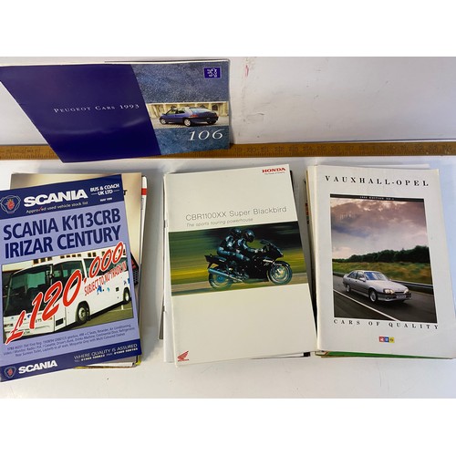 553 - Collection of car brochures.