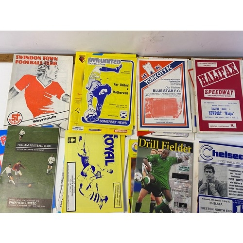 524 - Collection of vintage football programmes