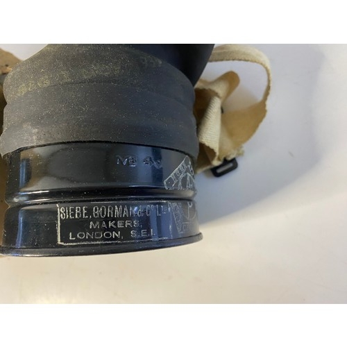 592 - WW2 gas mask in original box