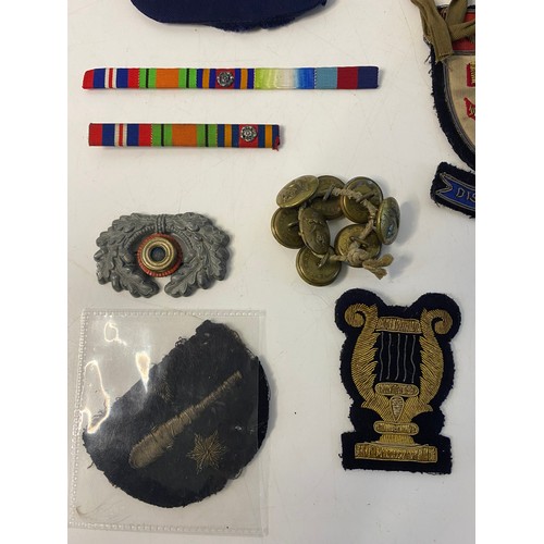 568 - Collection of Military patches, badges and sewing kit