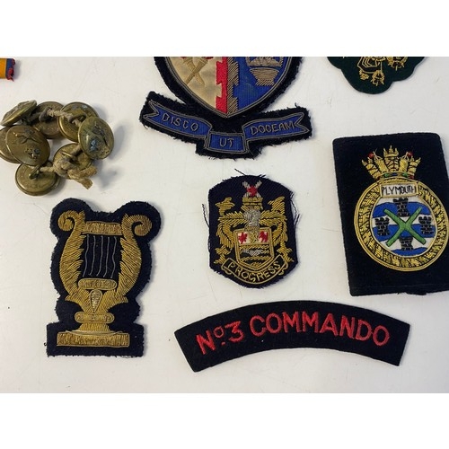 568 - Collection of Military patches, badges and sewing kit