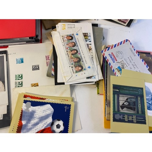 539 - Selection of postal history including stamps and first day covers and PHQ cards.