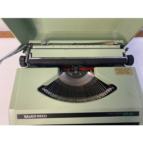 699 - Vintage 1970s Silver Reed SR22 typewriter in pistachio green