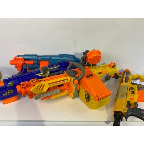 644 - Large selection of Nerf guns and accessories including 22 guns, box of darts and extra clips