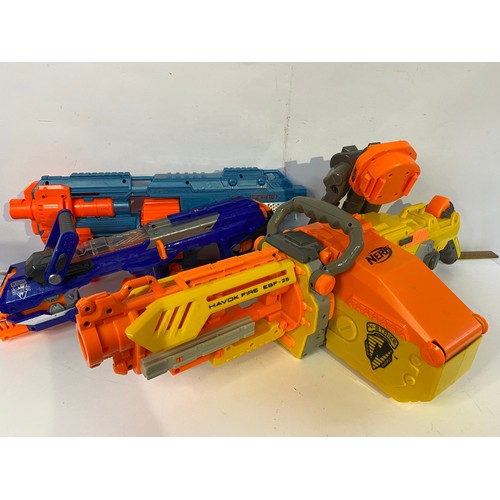 644 - Large selection of Nerf guns and accessories including 22 guns, box of darts and extra clips