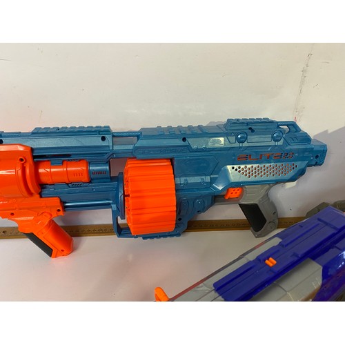 644 - Large selection of Nerf guns and accessories including 22 guns, box of darts and extra clips