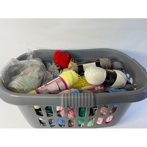 34 - Selection of knitting wool in mixed colours