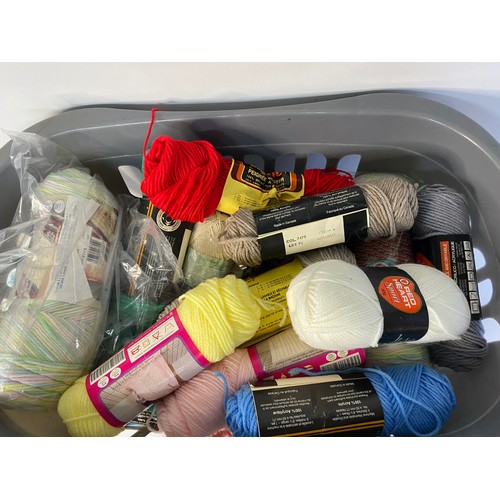 34 - Selection of knitting wool in mixed colours