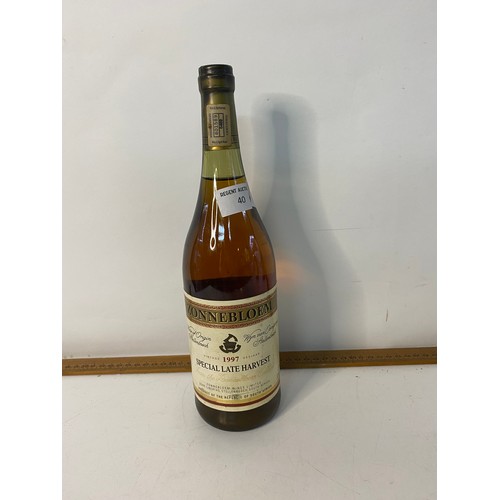 40 - Vintage 750ml bottle of 1979 Zonnebloem special late harvest wine