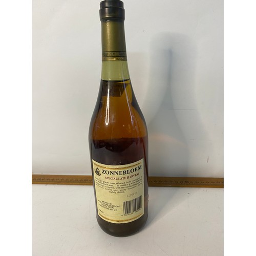 40 - Vintage 750ml bottle of 1979 Zonnebloem special late harvest wine
