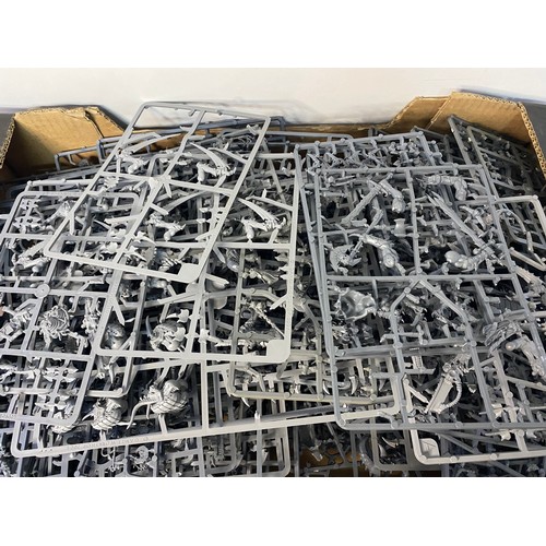 52 - Collection of Warhammer figures loose or on sheets