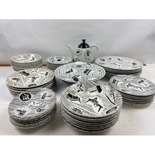 835 - Selection of dinner ware from Ridgway Potteries Ltd. 