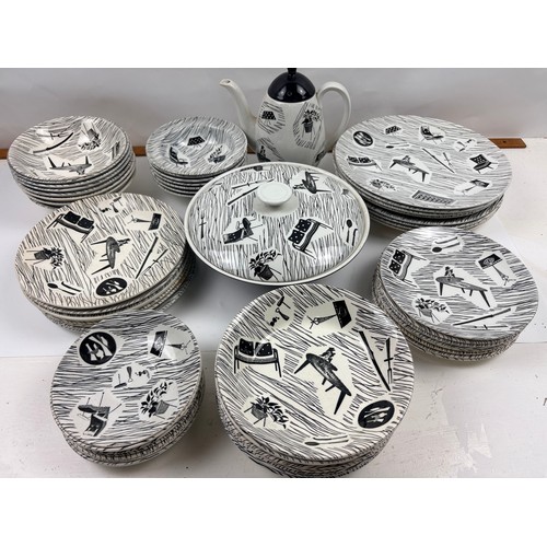 835 - Selection of dinner ware from Ridgway Potteries Ltd. 