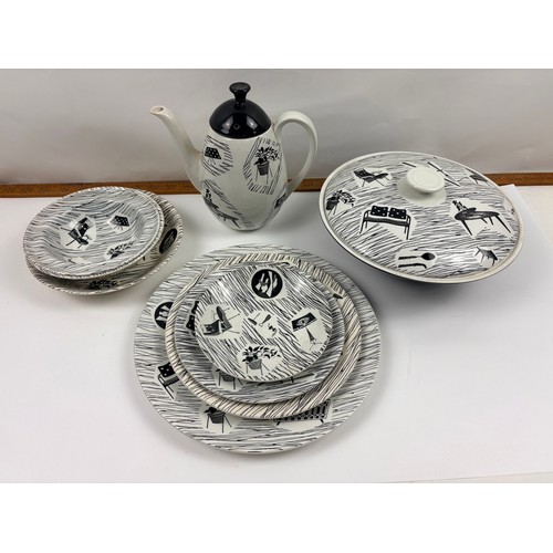 835 - Selection of dinner ware from Ridgway Potteries Ltd. 