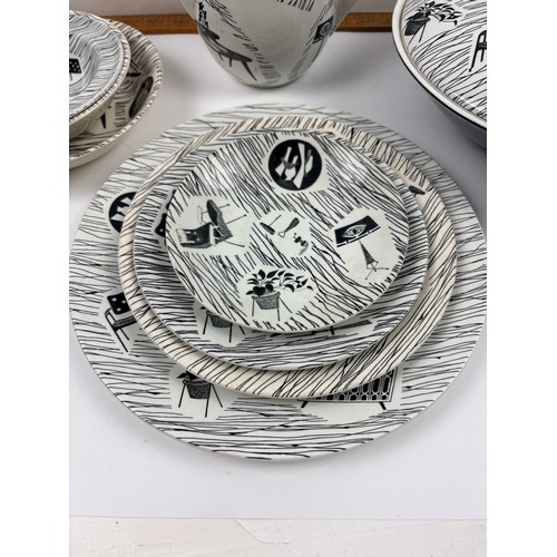 835 - Selection of dinner ware from Ridgway Potteries Ltd. 