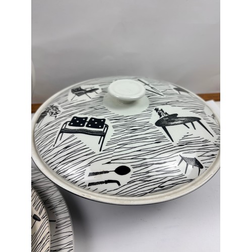 835 - Selection of dinner ware from Ridgway Potteries Ltd. 