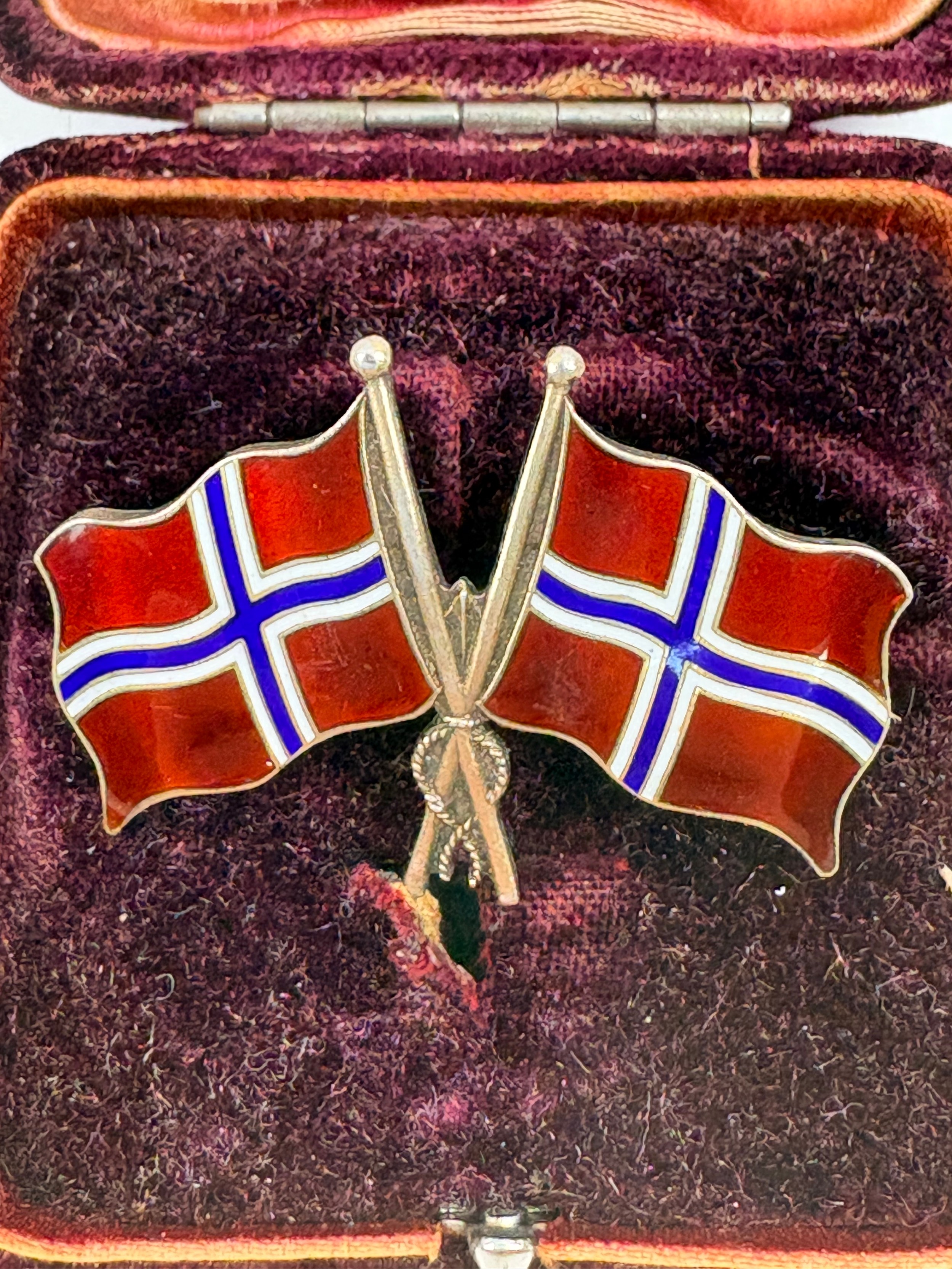 Sterling Silver pin/brooch of Norwegian flags, hallmarked