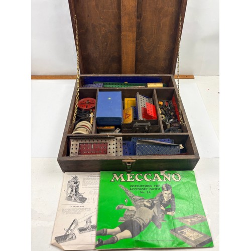 934 - Vintage wooden box filled with Meccano and instruction book
