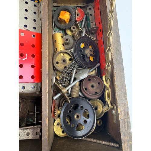 934 - Vintage wooden box filled with Meccano and instruction book