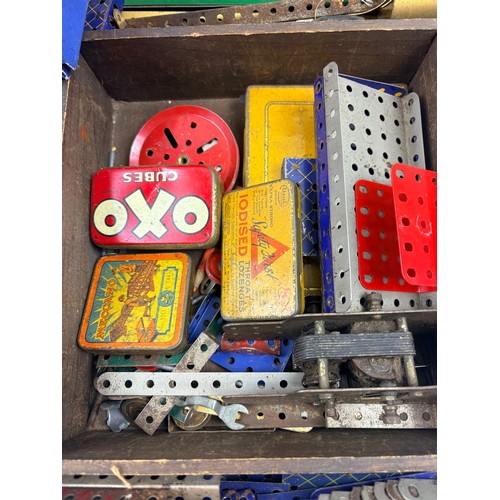 934 - Vintage wooden box filled with Meccano and instruction book
