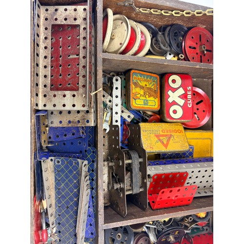 934 - Vintage wooden box filled with Meccano and instruction book