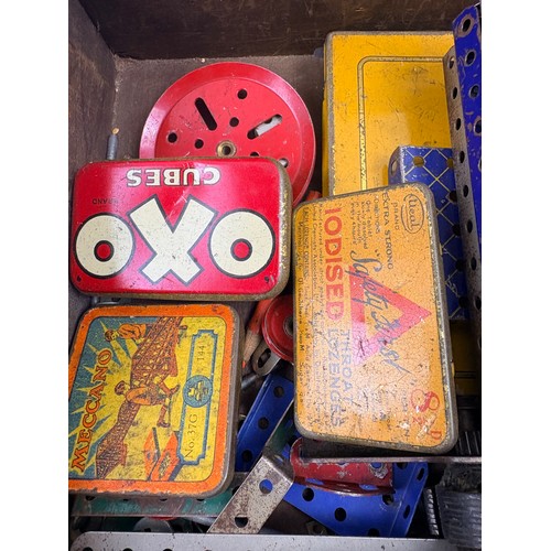 934 - Vintage wooden box filled with Meccano and instruction book