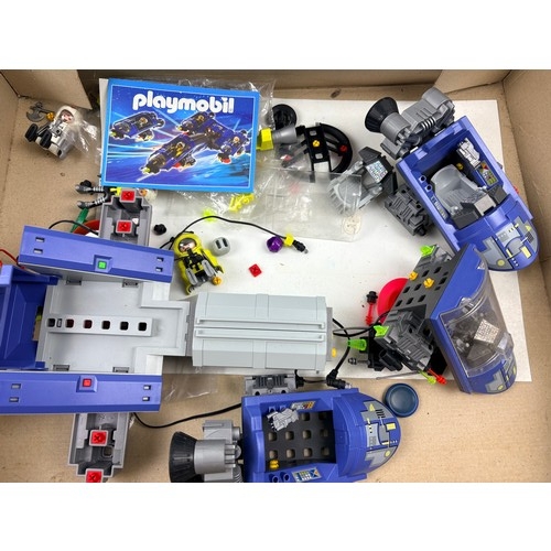 964 - Playmobil 3080 spacecraft, comes with instruction book and lid of box only