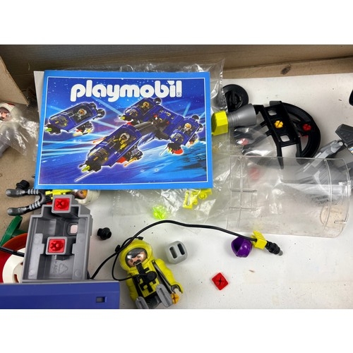 964 - Playmobil 3080 spacecraft, comes with instruction book and lid of box only