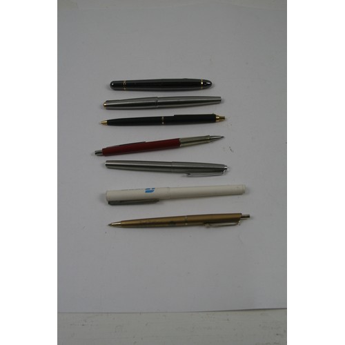 8 - Selection of vintage fountain and ballpoint pens from Parker, Papermate and Cross