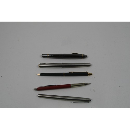8 - Selection of vintage fountain and ballpoint pens from Parker, Papermate and Cross